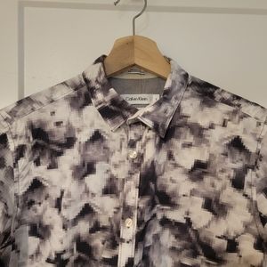 Pixelated floral design slim small shirt sleeved shirt